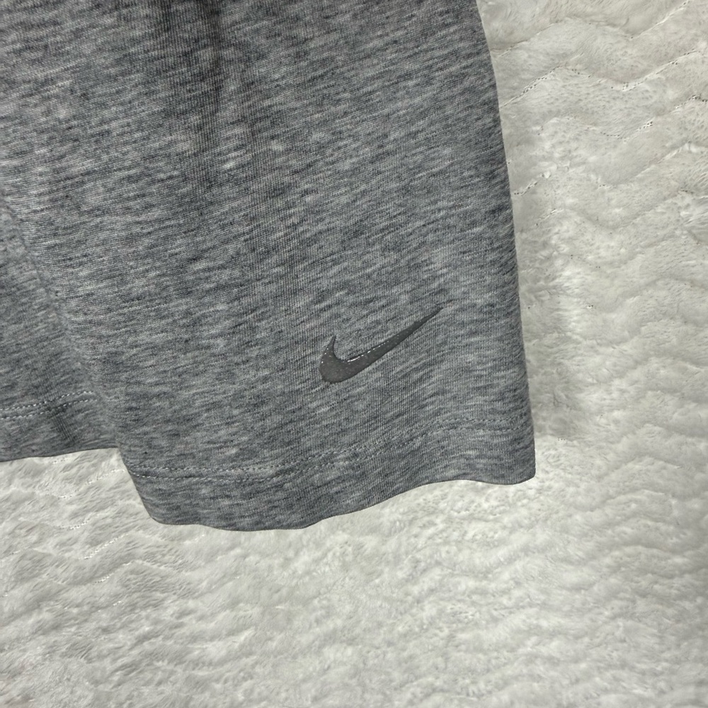 Nike Women's Gray Dri-FIT Tank Top. - Picture 6 of 7